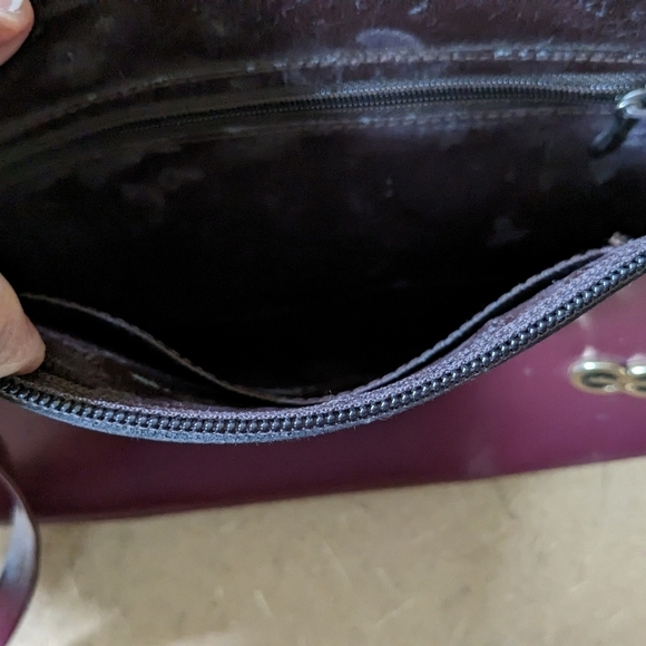 ES Burgandy Small leather Crossbody EUC - Picture 2 of 5